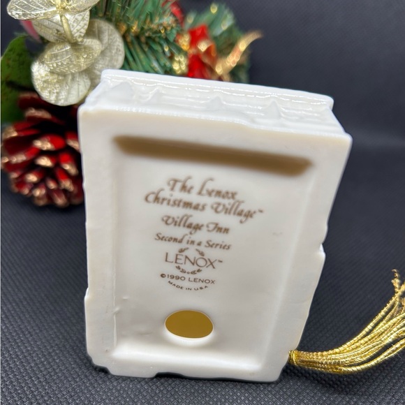 LENOX 1990 CHRISTMAS VILLAGE INN ORNAMENT - Picture 6 of 12